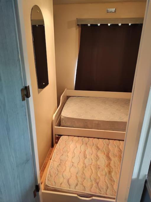 Mobil-Home Dans Un Beau Cadre A 15 Km Des Plages. Lunel  Bagian luar foto