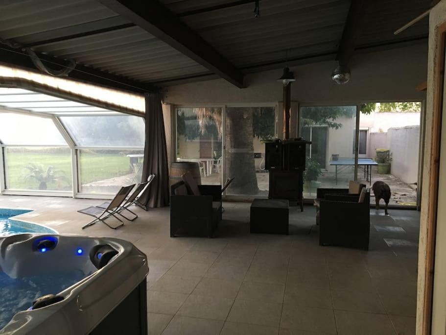 Mobil-Home Dans Un Beau Cadre A 15 Km Des Plages. Lunel  Bagian luar foto